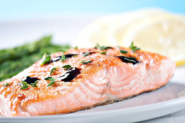 istock Fillet of salmon with asparagus 184292728