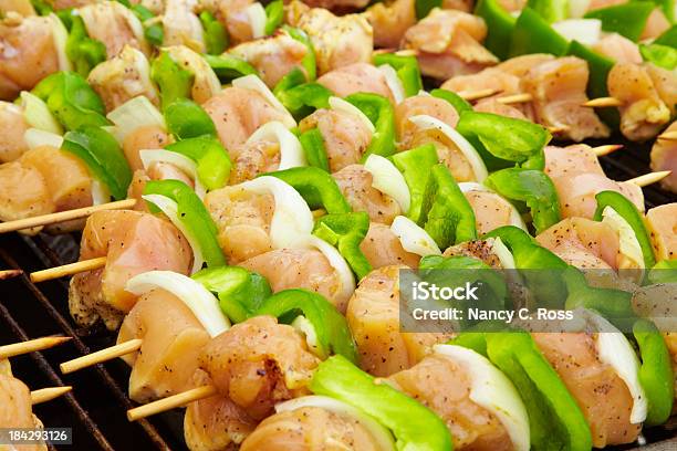 Hühnchenshishkebab Am Grill Food Bbq Essen Stockfoto und mehr Bilder von Bildschärfe - Bildschärfe, Bratspieß, Erfrischung