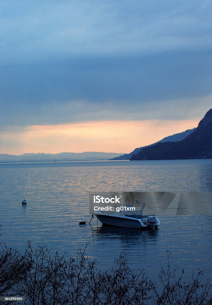 Ruhigen See in Interlaken unter Sonnenuntergang - Lizenzfrei Alpen Stock-Foto