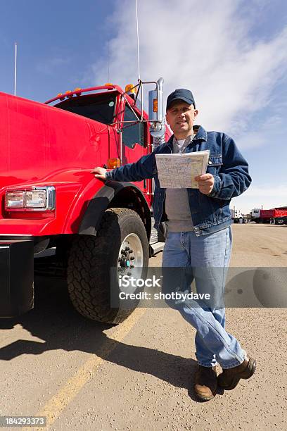 Red Trucker Stockfoto und mehr Bilder von Rot - Rot, Schweres Nutzfahrzeug, Arbeiter