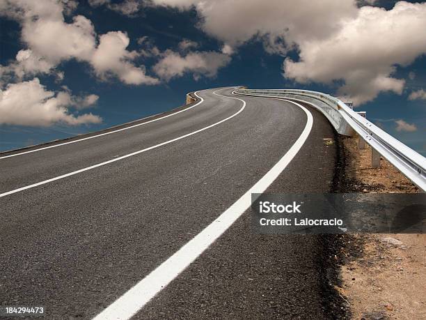 Photo libre de droit de Autoroute Au Paradis banque d'images et plus d'images libres de droit de Aboutissement - Aboutissement, Au milieu de la route, Autoroute