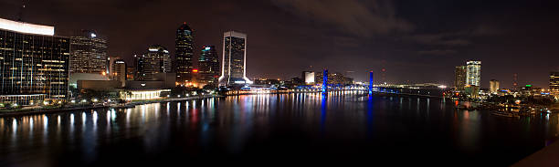 istock Skyline:  Jacksonville, Florida the St. Johns River at Night (panoramic) 184294716