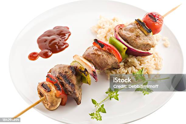 Foto de Shish Kabob Em Um Prato e mais fotos de stock de Espeto - Espeto, Branco, Carne