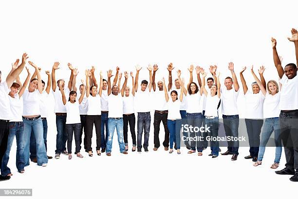 Люди Стоя С Руки Поднятые — стоковые фотографии и другие картинки 20-29 лет - 20-29 лет, 30-39 лет, Африканская этническая группа