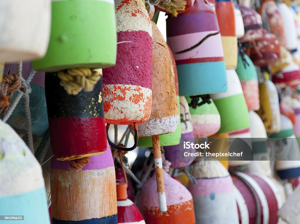 Individualmente Buoys marcador de pintura - Foto de stock de Boya de langostas libre de derechos