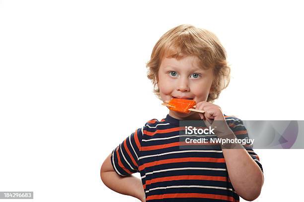 Happy Boy Witth Popsicle Foto de stock y más banco de imágenes de Agarrar - Agarrar, Alimento, Comer