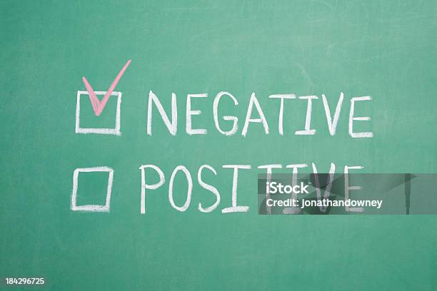 Negativo Postive Chalkboard - Fotografias de stock e mais imagens de Análise de VIH - Análise de VIH, Caixa de Verificação, Beleza