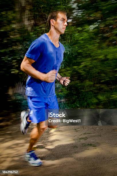 Runner - Fotografias de stock e mais imagens de Adulto - Adulto, Atletismo, Correr