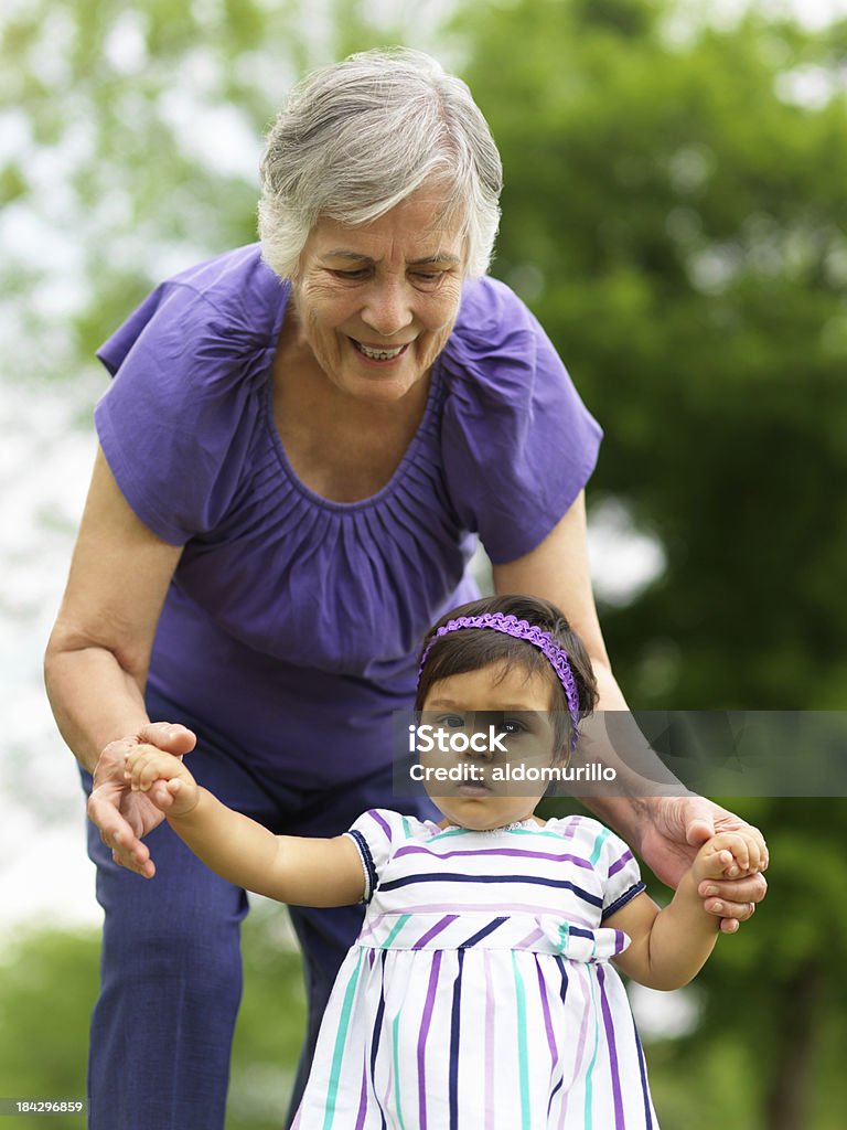 Amoroso senior y nietos - Foto de stock de Niño libre de derechos