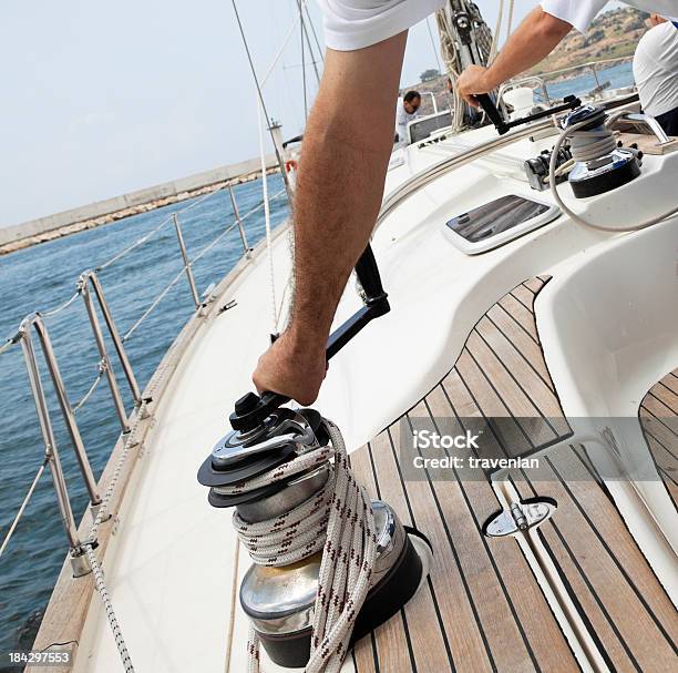 Team Auf Der Yacht Segeln Stockfoto und mehr Bilder von Nahaufnahme - Nahaufnahme, Segeln, Wasserfahrzeug