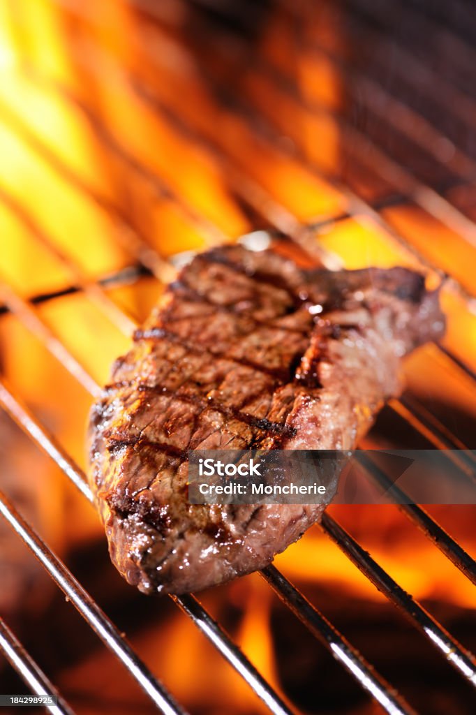 Stek z rostbefu na grilla - Zbiór zdjęć royalty-free (Barbecue)