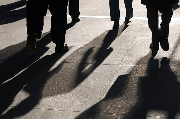 abstrakte schatten der geschäftsleute gehen - sidewalk walking human foot city stock-fotos und bilder