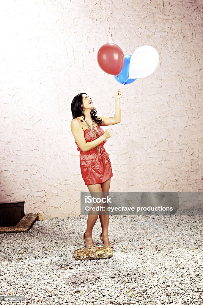 Jovem Adulto Mulher de Vermelho branco e azul Balões - Royalty-free 4 de Julho Foto de stock