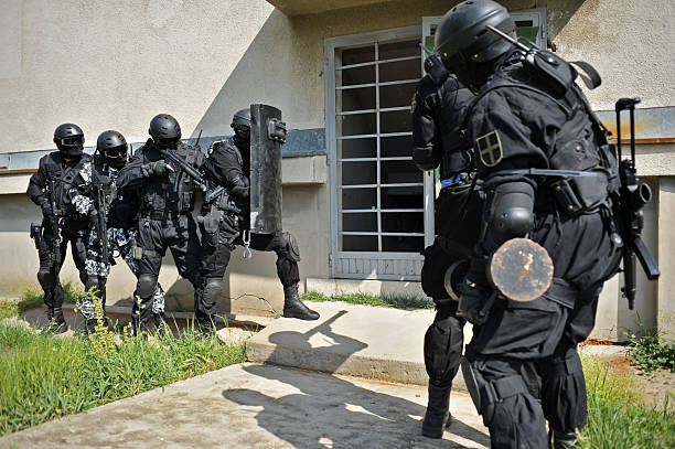 SWAT SWAT team in action aggression stock pictures, royalty-free photos & images