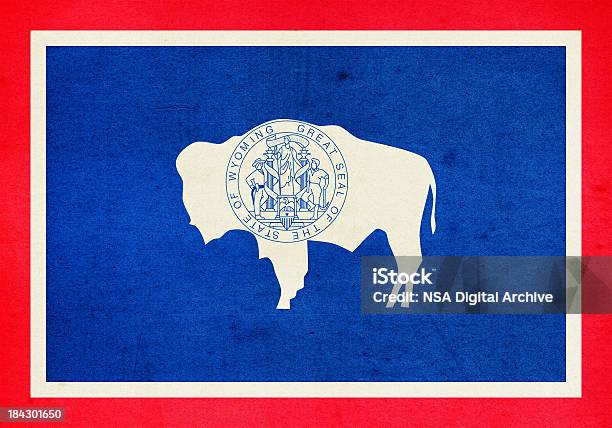 Wyoming Flaga Zbliżenie Wysokiej Rozdzielczości - zdjęcia stockowe i więcej obrazów 4-go lipca - 4-go lipca, Brudny, Flaga