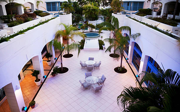 patio al amanecer - tourist resort apartment swimming pool caribbean fotografías e imágenes de stock