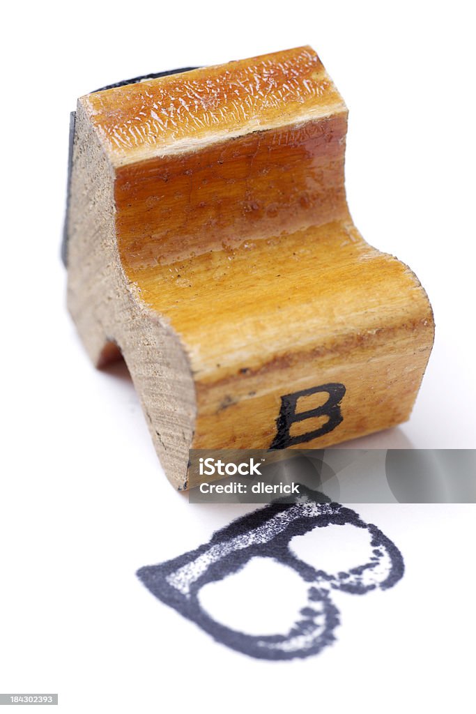 L'Alphabet en bois Timbre: Lettre B - Photo de Fond blanc libre de droits