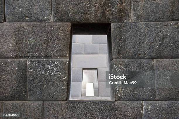 Photo libre de droit de Inca Mur De Pierre banque d'images et plus d'images libres de droit de Fenêtre - Fenêtre, Trapézoïdal, Cuzco