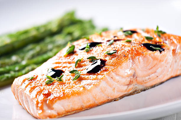 istock Fillet of salmon with asparagus 184303666