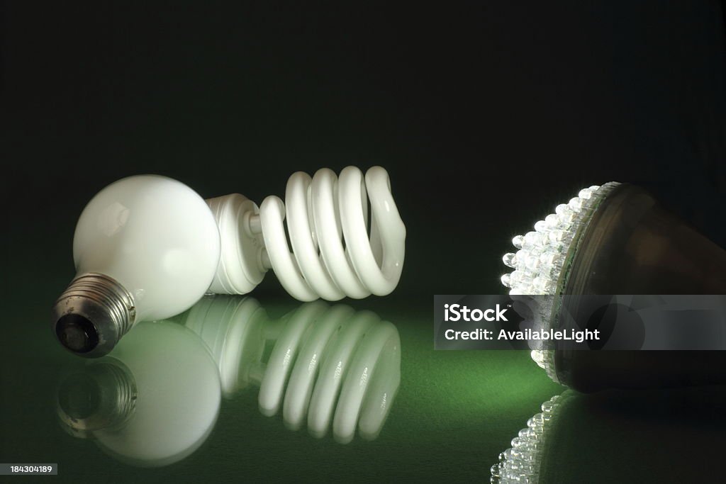 Energia verde LED lampadina orizzontale - Foto stock royalty-free di Attrezzatura per illuminazione