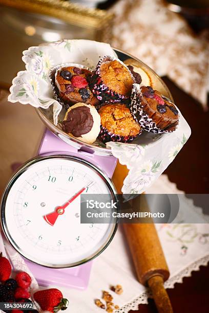 Muffin Su Una Scala - Fotografie stock e altre immagini di Alimentazione non salutare - Alimentazione non salutare, Alimentazione sana, Amaretto