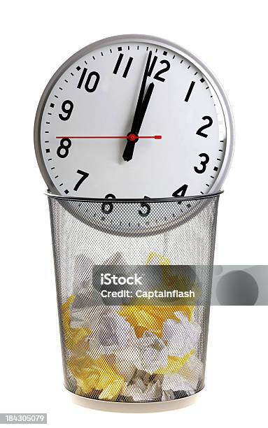 Pérdida De Tiempo Foto de stock y más banco de imágenes de Basura - Basura, Reloj, Tiempo