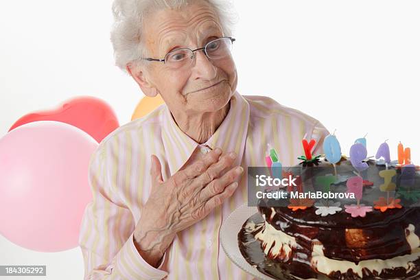 Torta Di Compleanno - Fotografie stock e altre immagini di Terza età - Terza età, Torta al cioccolato - Dolce, 80-89 anni