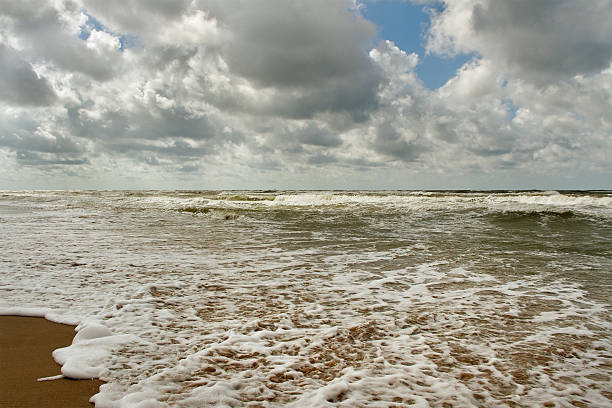 istock Sunbeam above stormy sea. 184306965