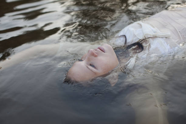 istock Woman floating in lake 184313112