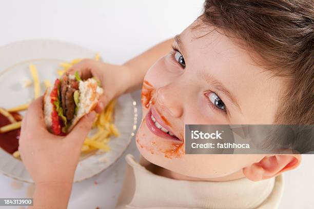 Foto de Hambúrguer E Menino e mais fotos de stock de Criança - Criança, Molho de Tomate - Tempero, Gordo