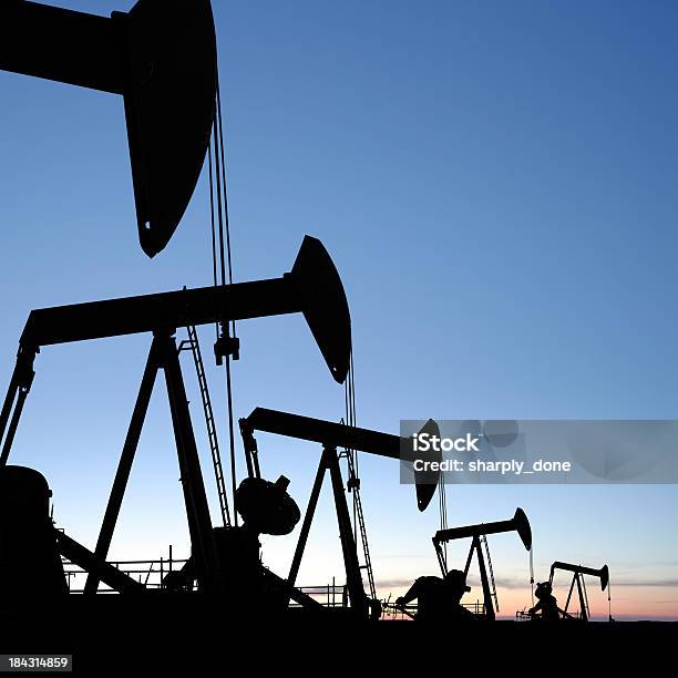 Xxxl Масло Pumpjack Силуэты — стоковые фотографии и другие картинки Северная Дакота - Северная Дакота, Бензин, Нефть