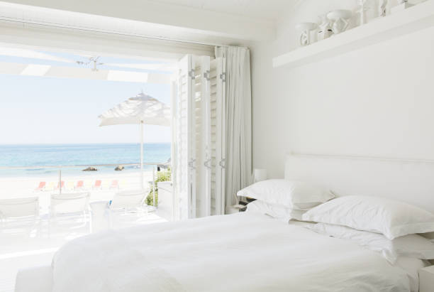 istock Modern bedroom overlooking beach and ocean 184315547