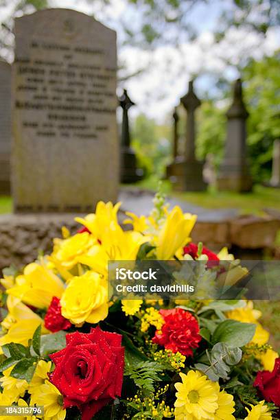 墓 - 葬儀のストックフォトや画像を多数ご用意 - 葬儀, 花, 飾り リース