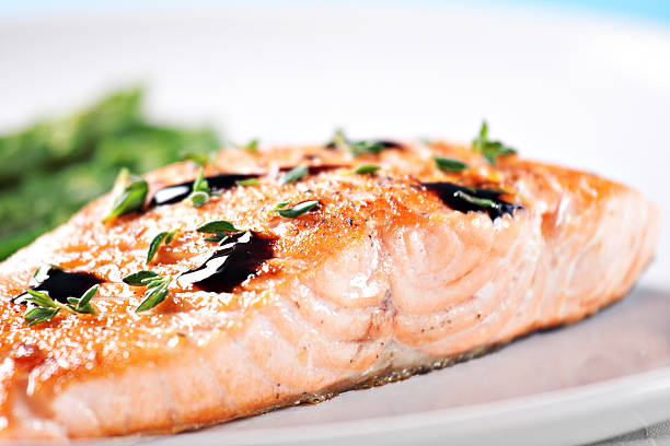 istock Fillet of salmon with asparagus 184316613