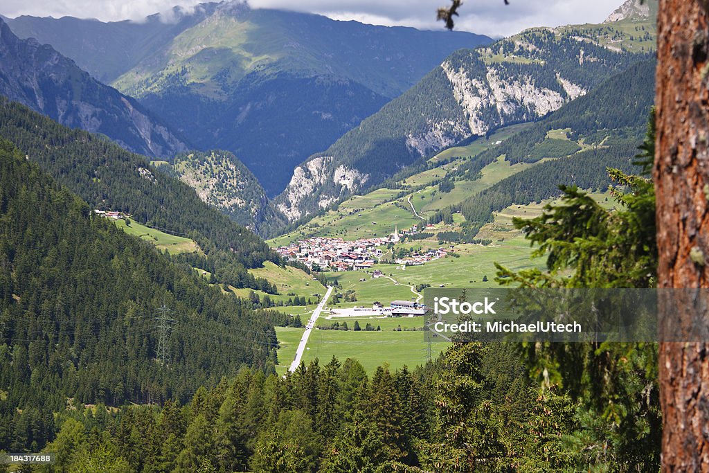 Village im österreichischen Berge-Landschaft - Lizenzfrei Alpen Stock-Foto