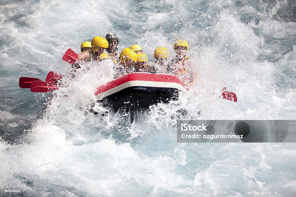 rafting en eau vive - Photo de Raft libre de droits