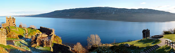 château d'urquhart/loch ness - loch ness scotland castle urquhart castle photos et images de collection