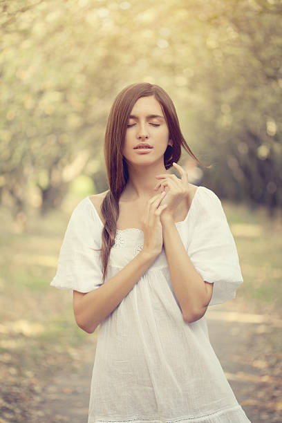 istock Beautiful woman 184319420
