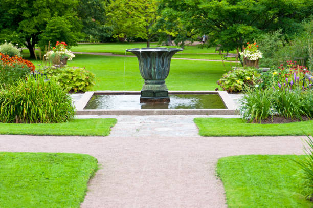 장식용 항아리 및 연못 가든 - formal garden garden path bench flower 뉴스 사진 이미지