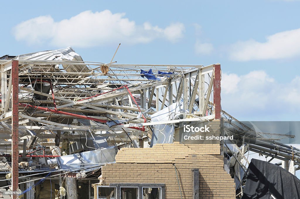 Bâtiment endommagés tornado - Photo de Endommagé libre de droits