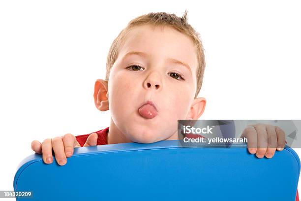 Stochern Zunge Aus Jungen Stockfoto und mehr Bilder von Kind - Kind, Stinkefinger zeigen, Respektlosigkeit