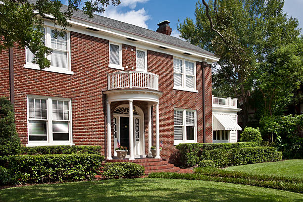 istock Traditional Brick Home 184321246