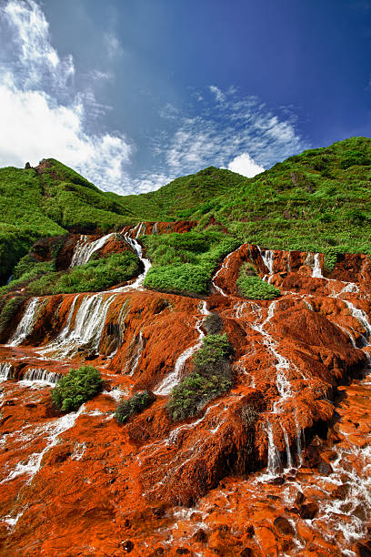 krajobraz-jinguashi golden wodospad w tajwan, republika chińska - natural landmark outdoors vertical saturated color zdjęcia i obrazy z banku zdjęć