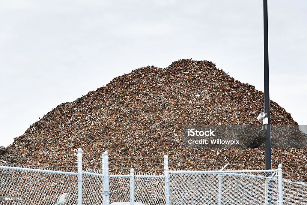 Гора прорезями, металлолом в Центр переработки мусора - Стоковые фото Гора роялти-фри