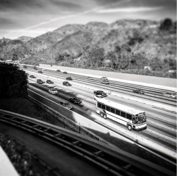 THE 405, LOS ANGELES The 405 Freeway in below the Getty Museum in Los Angeles san diego freeway stock pictures, royalty-free photos & images