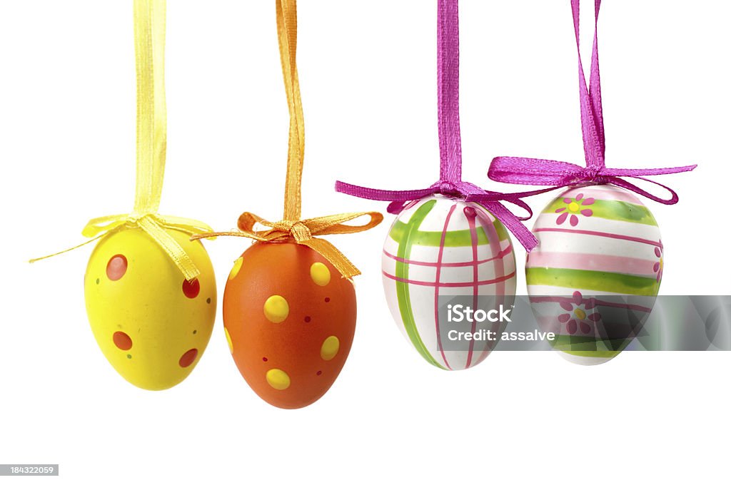 Quattro uova di Pasqua colorate - Foto stock royalty-free di Uovo di Pasqua