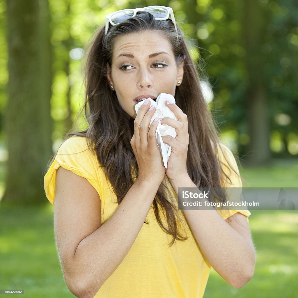 Открытый allergy sneeze - Стоковые фото Аллергия роялти-фри