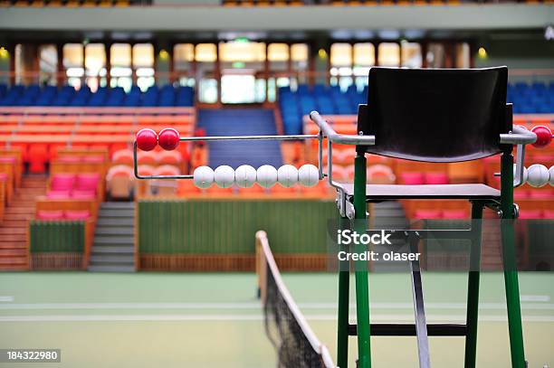 Cancha De Tenis Juez Silla Foto de stock y más banco de imágenes de Alambre - Alambre, Ancho, Asiento