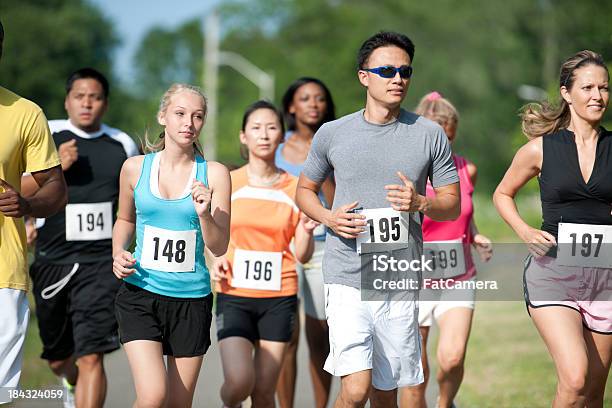 Photo libre de droit de Coureur banque d'images et plus d'images libres de droit de 5000 mètres - 5000 mètres, Courir, Marathon