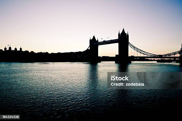 Photo libre de droit de Silhouette De Tower Bridge banque d'images et plus d'images libres de droit de Angleterre - Angleterre, Architecture, Aube